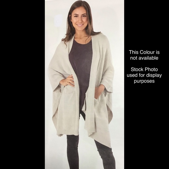 🌟 Oatmeal Cotton Cape with Pockets - Picture 5 of 6